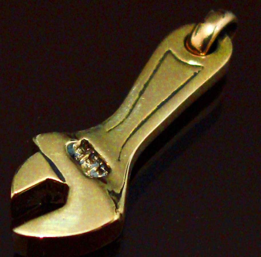 llave inglesa oro